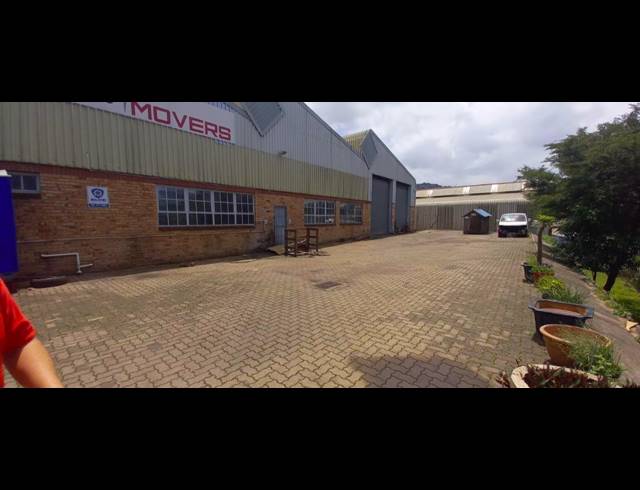 1,090M² WAREHOUSE TO LET IN WESTMEAD